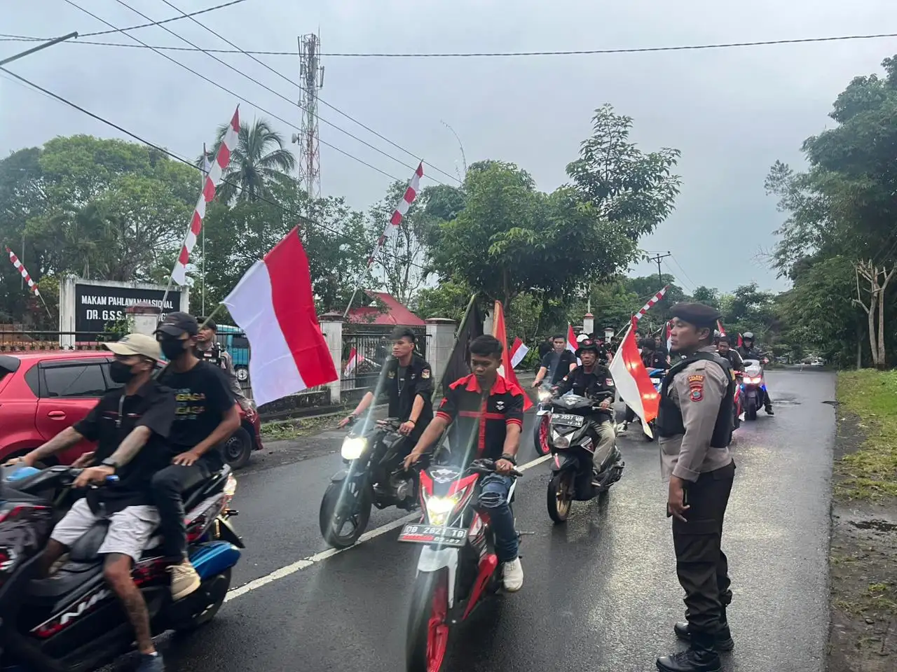 Satuan Lalu Lintas dan Tim UPRC Polres Minahasa Amankan Konvoi Merah Putih Makatana